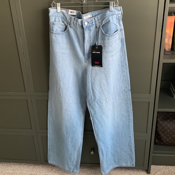 Levi's Denim - Levi's High Loose Light Wash Jeans 31 New With TAGS